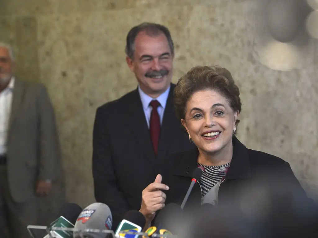 Ex-ministro da Educação, Aloizio Mercadante, e ex-presidente Dilma Rousseff