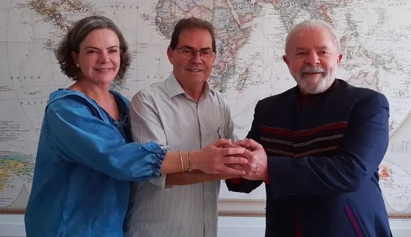 Presidente do PT, deputada Gleisi Hoffmann, presidente do Solidariedade, deputado Paulinho da Força, e ex-presidente Lula