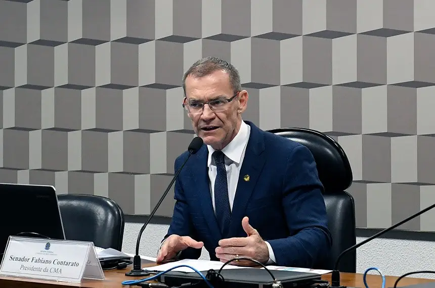 Senador Fabiano Contarato também apresentou projeto de lei para proibir fogos de artifício com barulho no Brasil | Foto: Agência Senado