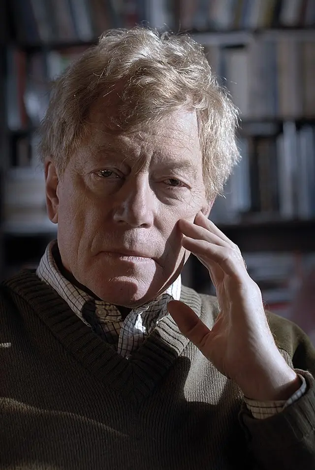 Sir Roger Vernon Scruton foi um filósofo e escritor inglês especializado em estética e filosofia política, particularmente na promoção de visões conservadoras | Foto: Pete Helme/Wikimedia Commons