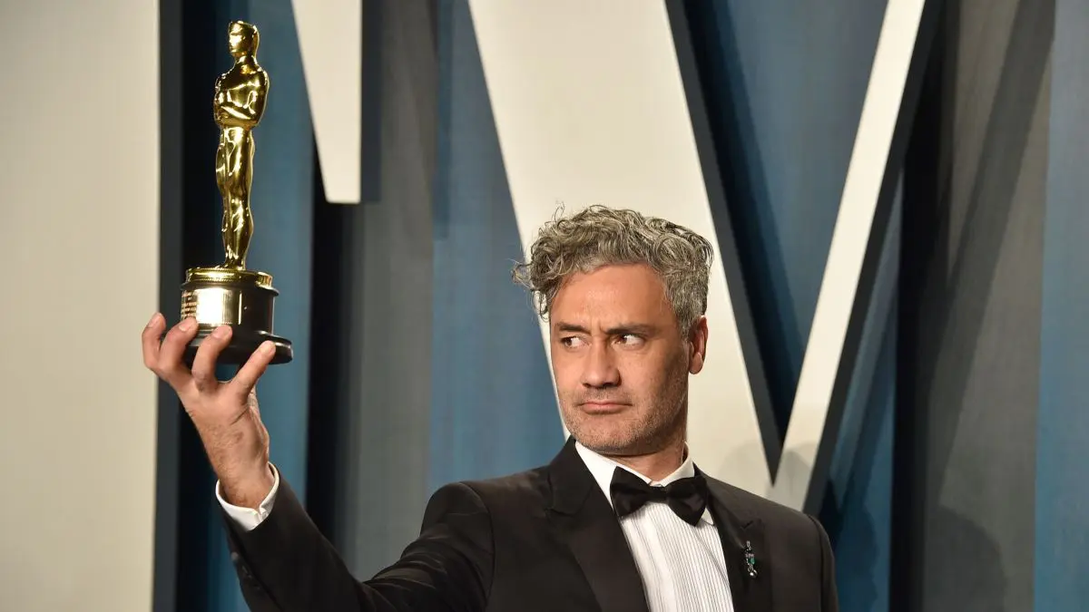 Taika Waititi Oscar 2020 - Apple