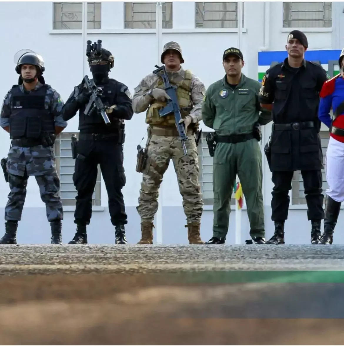 Homem engole 120 pacotes de drogas