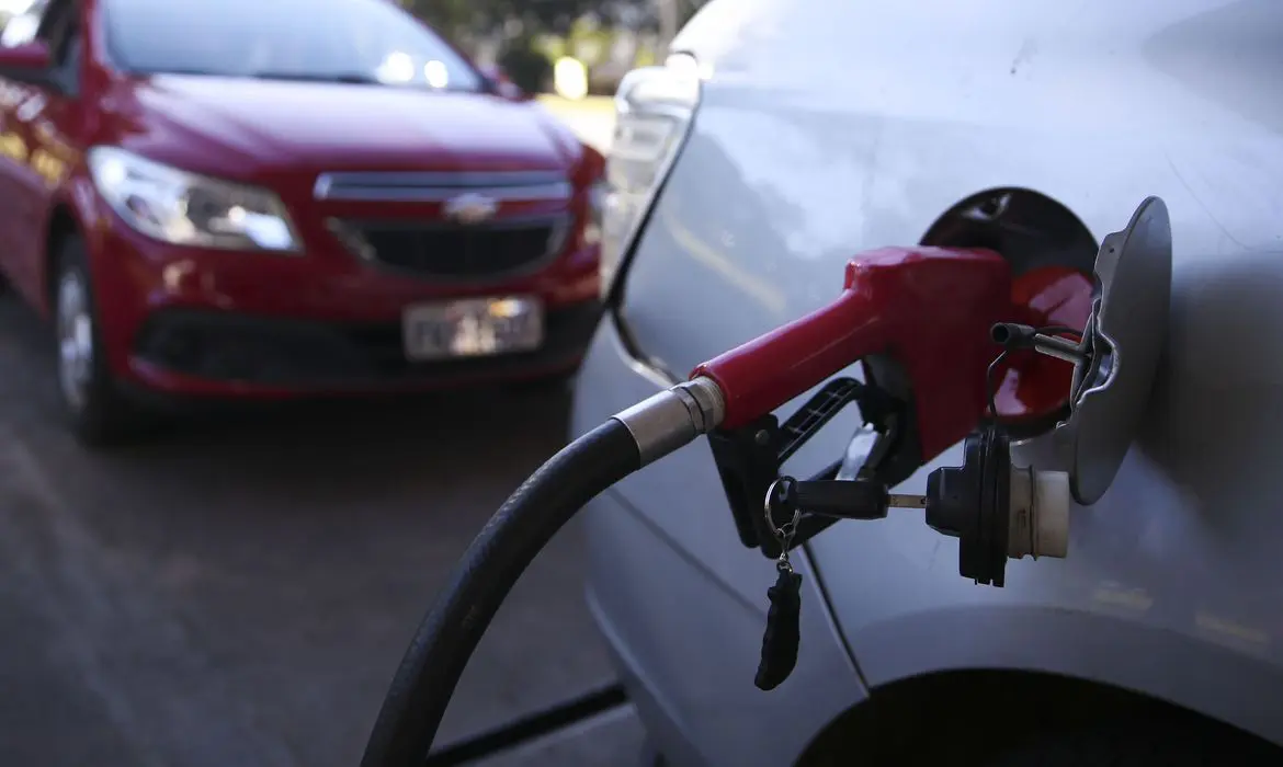Ações Petrobras gasolina