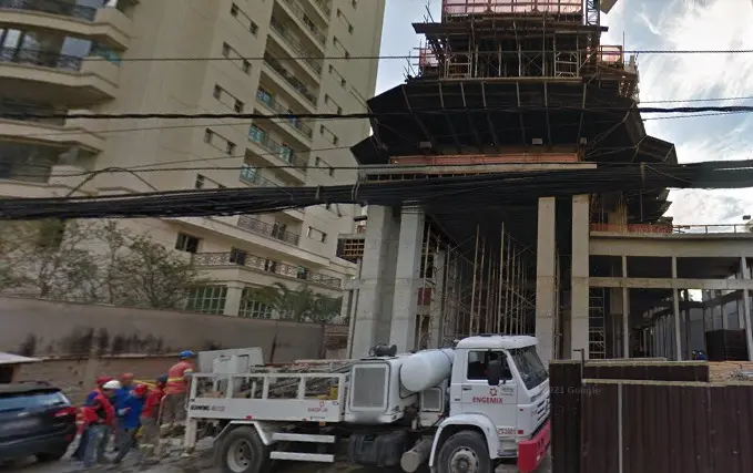 estrutura de prédio - início de obra