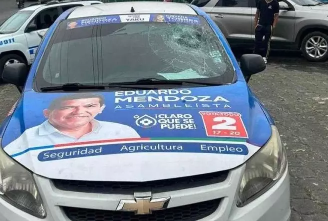 Estefany Puente teve seu carro alvejado