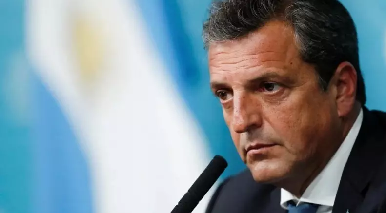 Sergio Massa ameaça acionar orgãos de segurança para conter comercialização de dólar ilegal.
