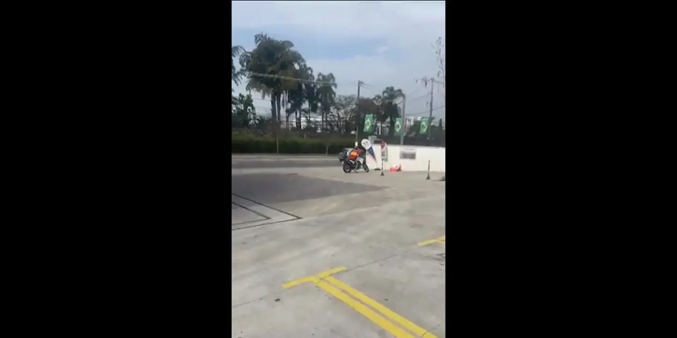 homem rouba moto pm 2
