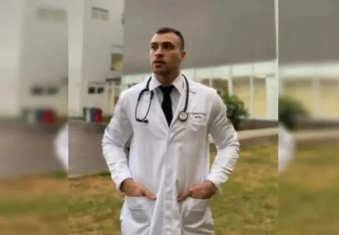 médico mãos e pés amarrados 2