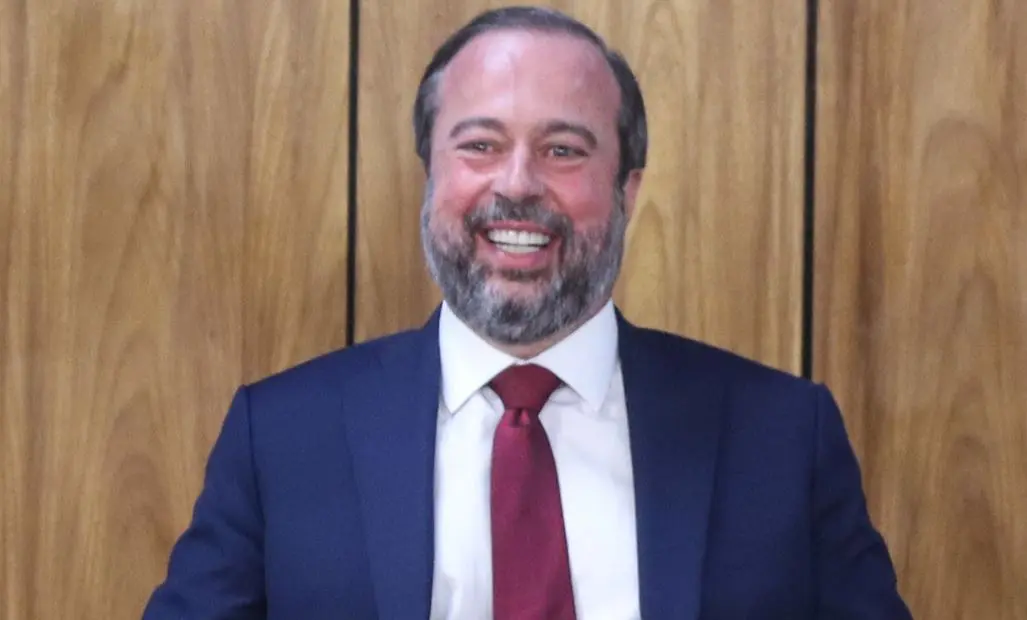 Ministro de Alexandre Silveira, de Minas e Energia, em leilão na quarta-feira, 27 de setembro: 'A Petrobras deve renegociar com as refinarias que foram privatizadas, para que ela possa readquirir essas refinarias' | Foto: Valter Campanato/Agência Brasil