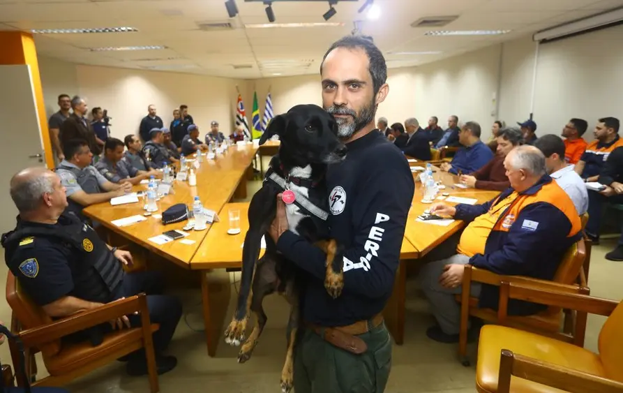 Mani em reunião policial