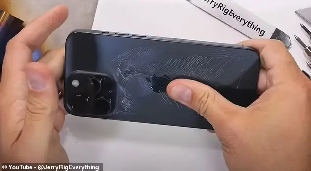 iPhone 15 defeito
