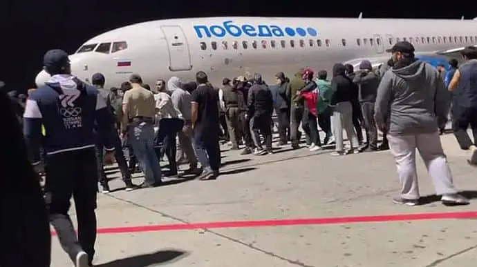 Imagem do ataque no Daguestão contra o avião vindo de Israel