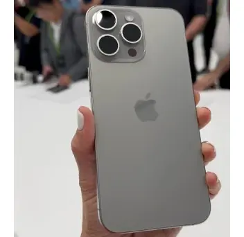 iPhone 15 Apple