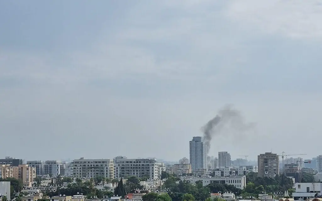 Bombardeio prédio residencial Tel Aviv