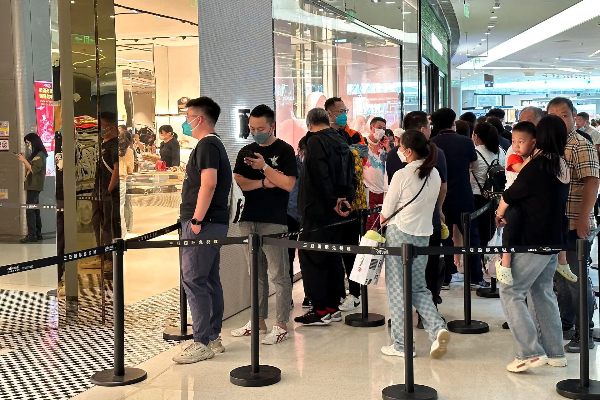 O crescimento foi impulsionado à medida que as pessoas voltavam aos centros comerciais depois de restrições pandemia da Covid | Fonte: Divulgação