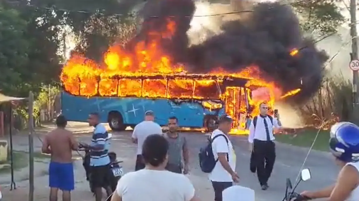 incendio ônibus rio