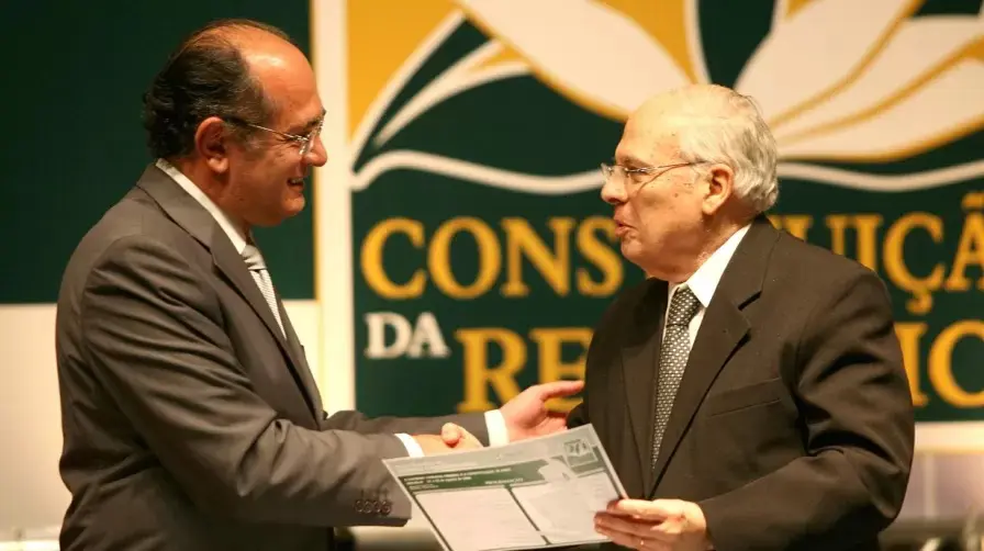 Morre ministro STF