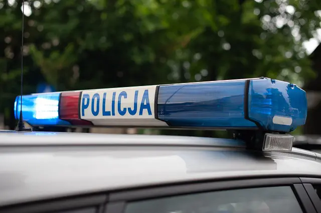 Polícia Polônia ladrão joias manequim
