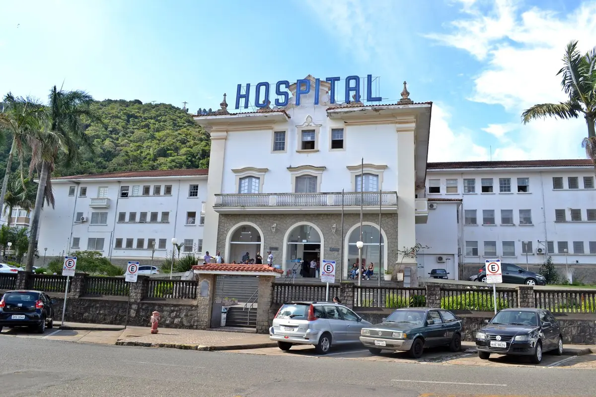vítimas escola facadas grave
