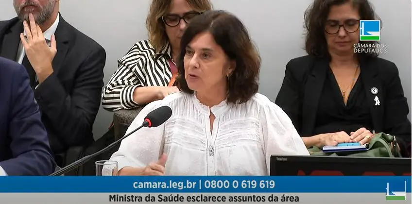 covid vacina obrigatória saúde | A ministra da Saúde, Nísia Trindade, defende a vacina obrigatória contra Covid-19 | Foto: Reprodução/YouTube/Câmara dos Deputados
