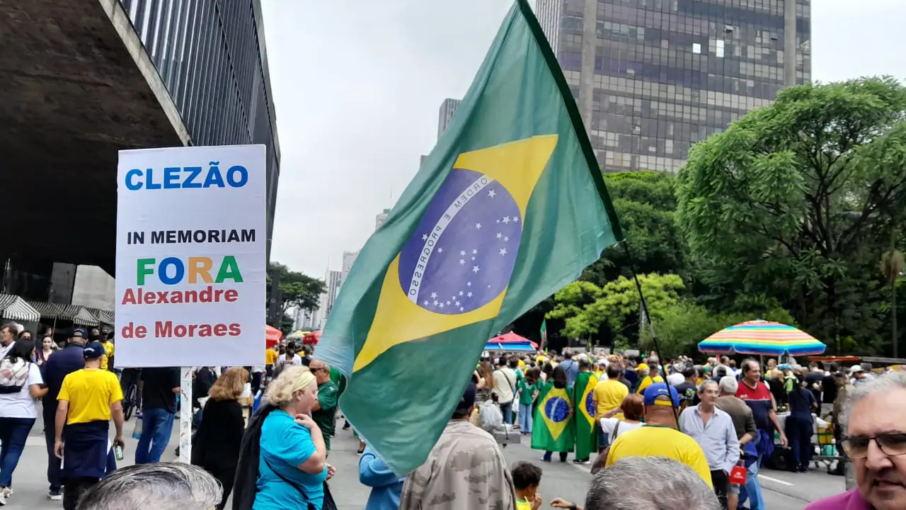 manifestação paulista novembro clezão