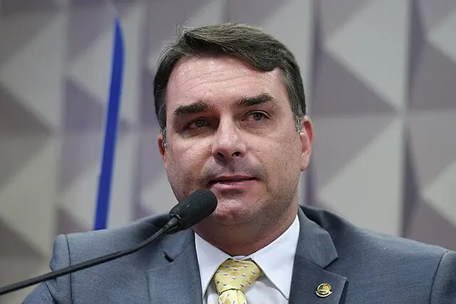 Lula Flávio Bolsonaro impostos