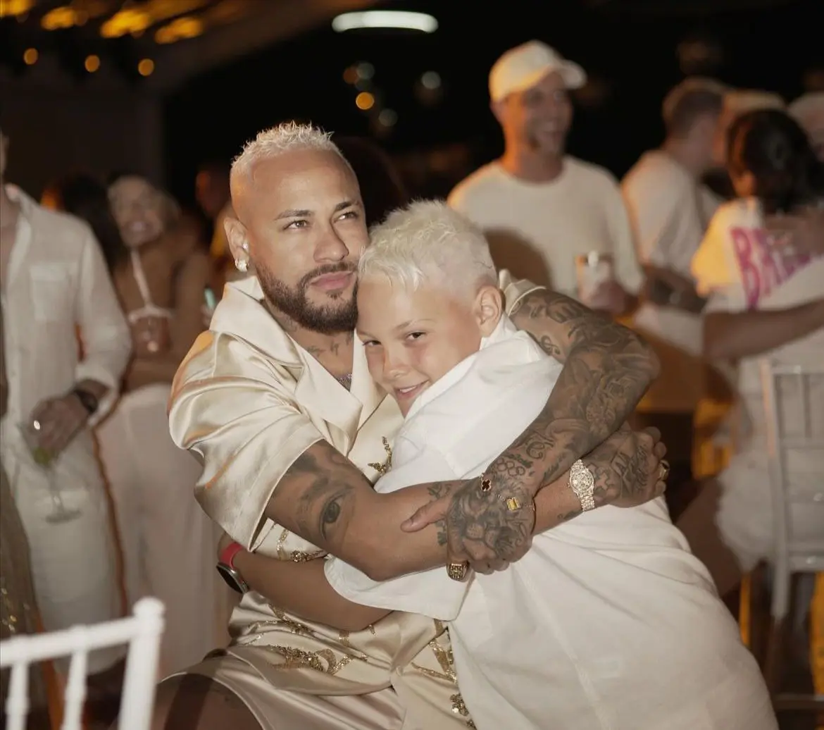 Ex-modelo húngara diz ter filha de Neymar e pede DNA