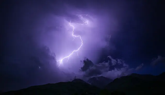 Raios tempestades