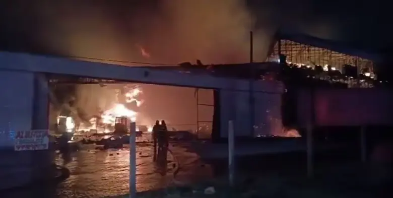 incendio galpao Embu das Artes
