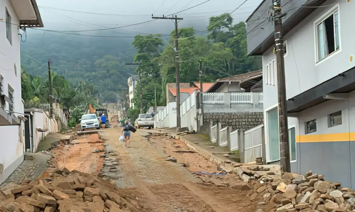 morte estragos santa catarina - Efeito da chuva intensa em calçadas do município de Santa Catarina | Foto: Reprodução/Prefeitura Jaguará do Sul
