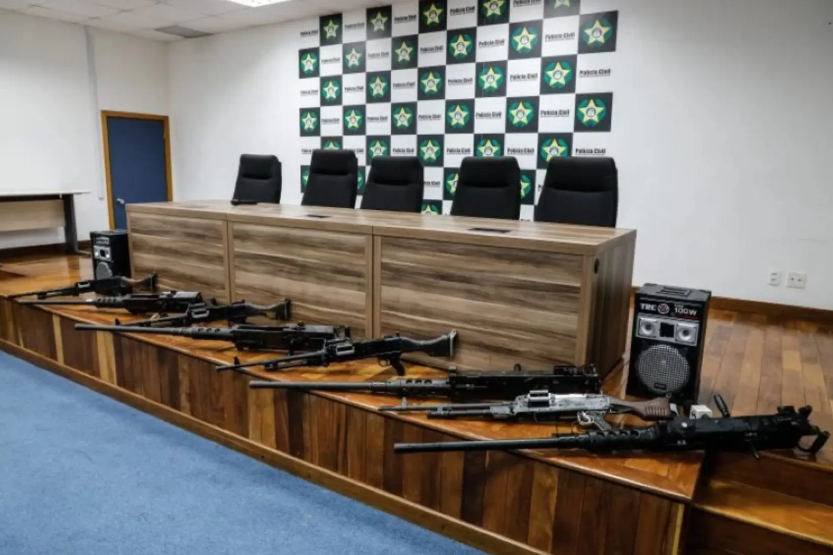 Juiz torna réus 4 militares e 4 civis por furto de armas do Exército