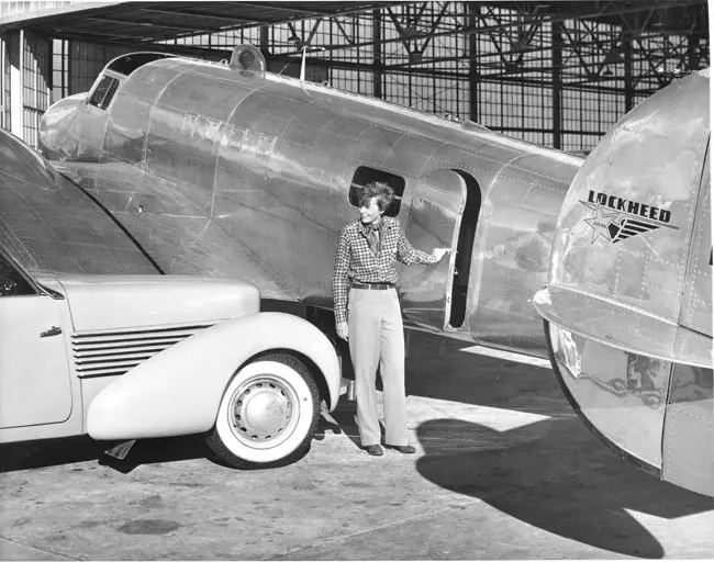 avião Amelia Earhart - Em 1932, Amelia Earhart foi a primeira mulher a voar sozinha o Oceano Atlântico Foto: Divulgação/Museu do Autry National Center