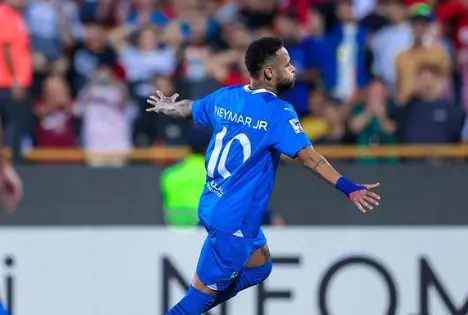 Neymar Jr comemorando com camisa do Al-Hilal