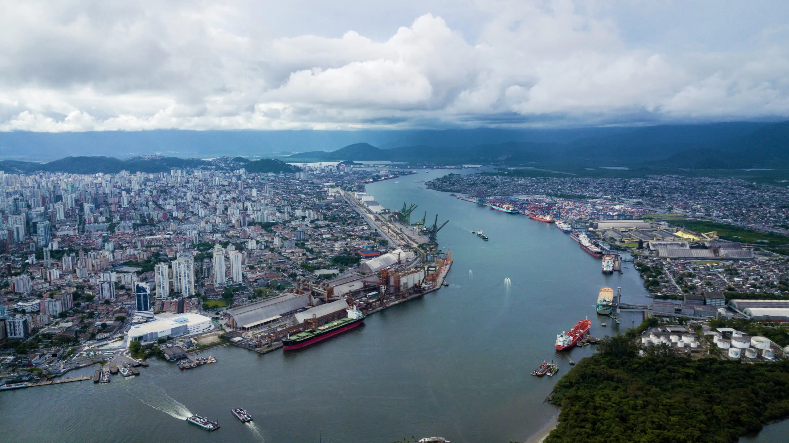 A Petrobras acionou a Justiça contra o leilão do Terminal STS 08 do Porto de Santos