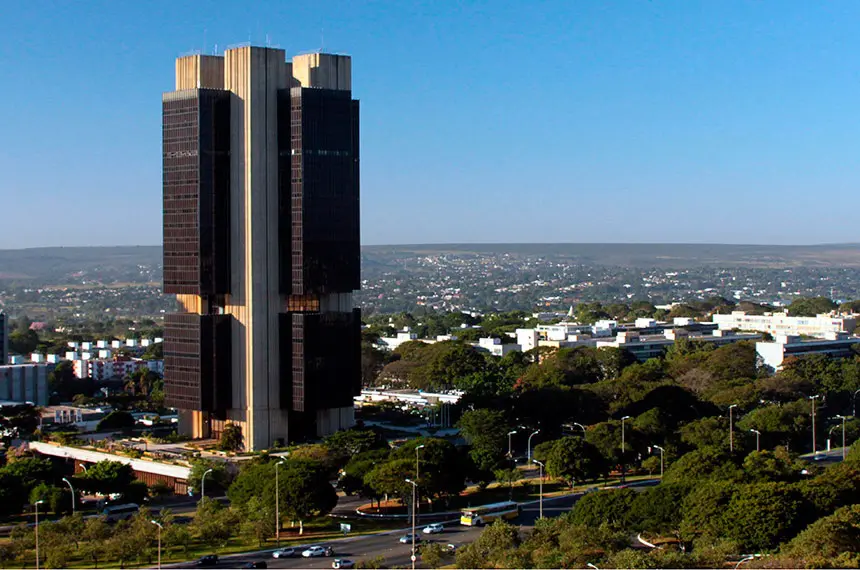 Prédio do Banco Central, em Brasília, em um dia de céu azul e sol
