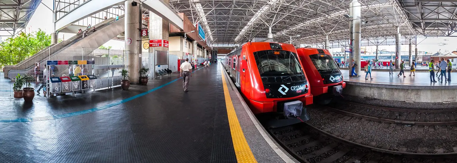 Trem vermelho da CPTM