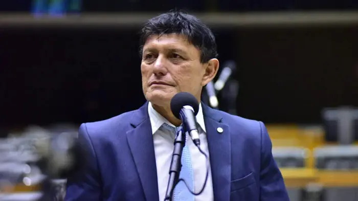 O deputado Delegado Éder Mauro no plenário da Câmara dos Deputados; ele é o pré-candidato do PL à Prefeitura de Belém