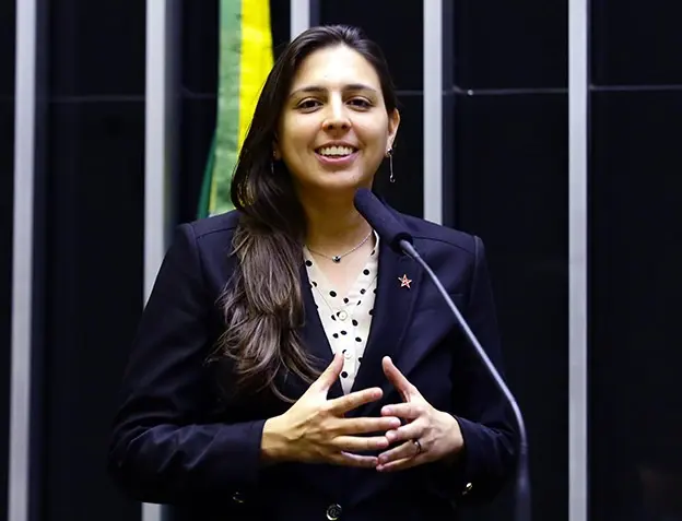 Foto da deputada Natália no Parlamento