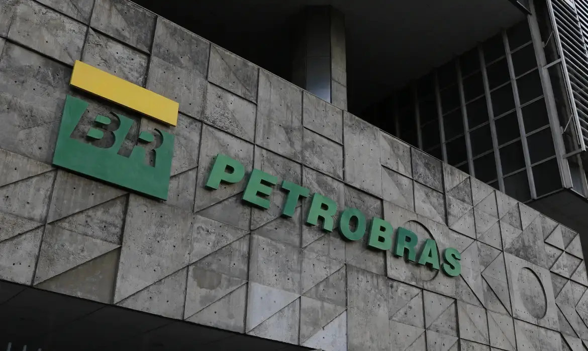 ações petrobras queda - Depois do novo anúncio da Petrobras, o banco Santander rebaixou sua recomendação sobre a petrolífera para 'neutra' | Foto: Fernando Frazão/Agência Brasil