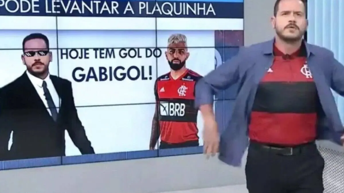 Foto de Alexandre Kapiche usando uma camisa do Flamengo