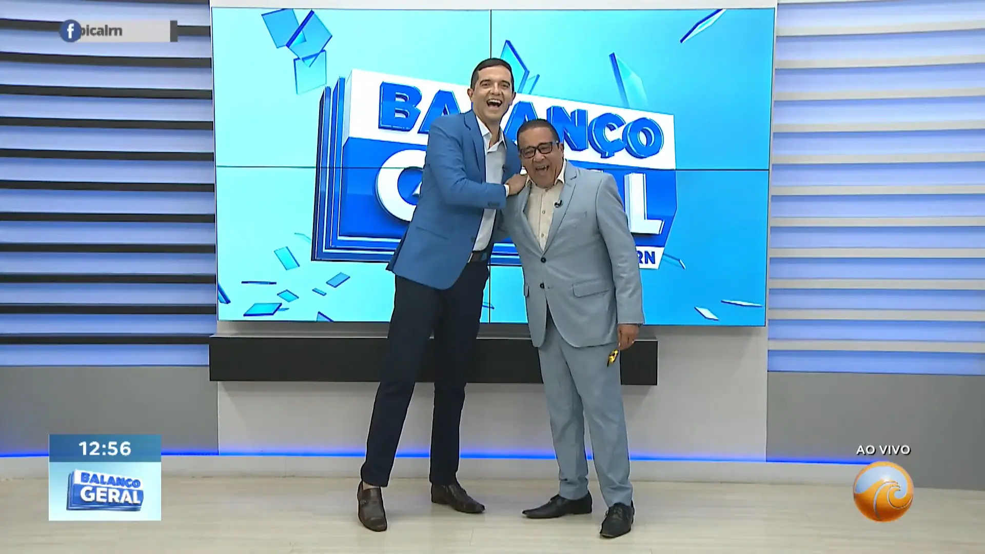 Foto de Murilo Meireles sendo recebido por Cyro Robson no programa Balanço Geral