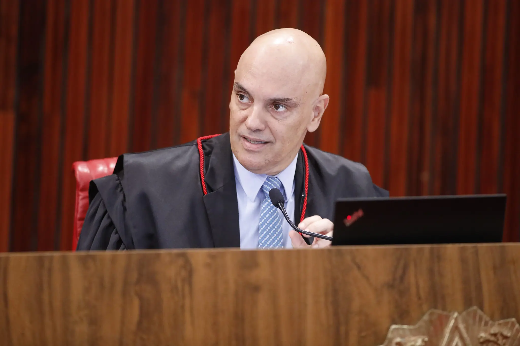 Alexandre de Moraes já chamou publicamente a Advocacia-Geral da União (AGU) de "braço jurídico" do seu centro de enfrentamento às fake news eleitorais (CIEDDE) | Foto: Alejandro Zambrana/Secom/TSE