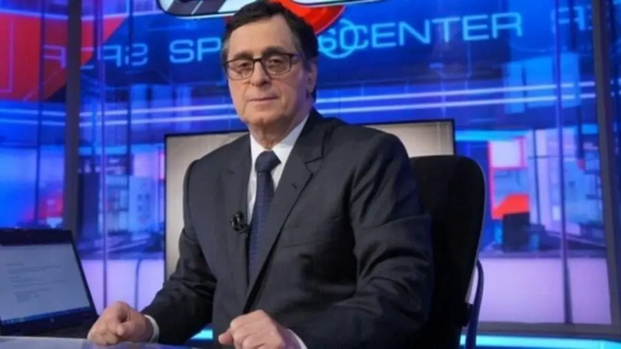 Foto mostra o jornalista Antero Greco na bancada do SportsCenter