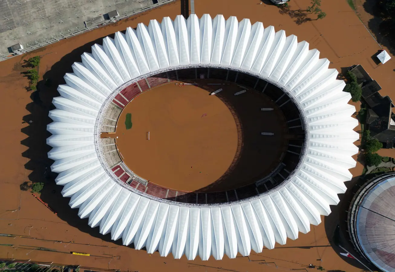 Drone mostra o Estádio Beira-Rio, do Internacional, inundado depois das enchentes que assolam o Rio Grande do Sul | Foto: Diego Vara/Reuters