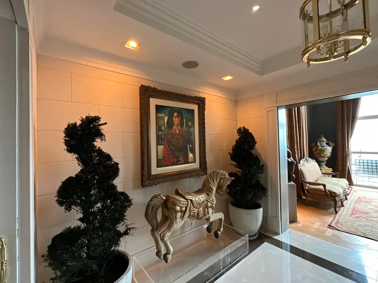 Com 1,8 mil m², o imóvel de Marcelo de Carvalho e Luciana Gimenez possui sete suítes de luxo e banheiros separados para homens e mulheres | Foto: Divulgação/MBRAS