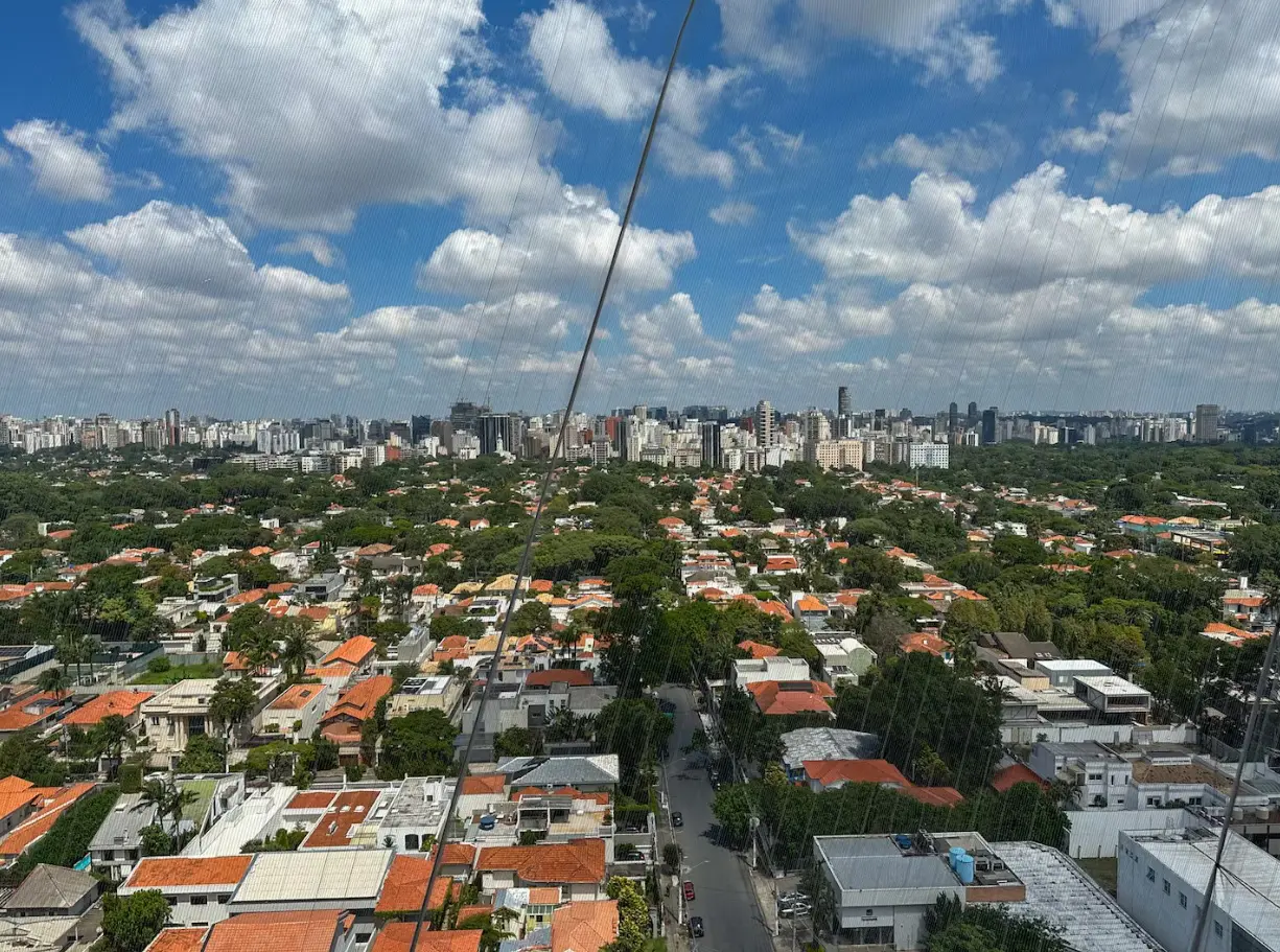 A propriedade oferece acesso a uma piscina coberta de 25 metros de comprimento e 4 metros de largura | Foto: Divulgação/MBRAS