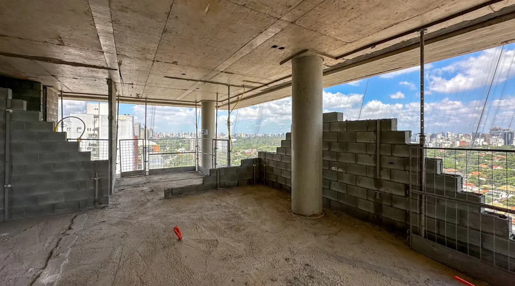 A propriedade oferece acesso a uma piscina coberta de 25 metros de comprimento e 4 metros de largura | Foto: Divulgação/MBRAS
