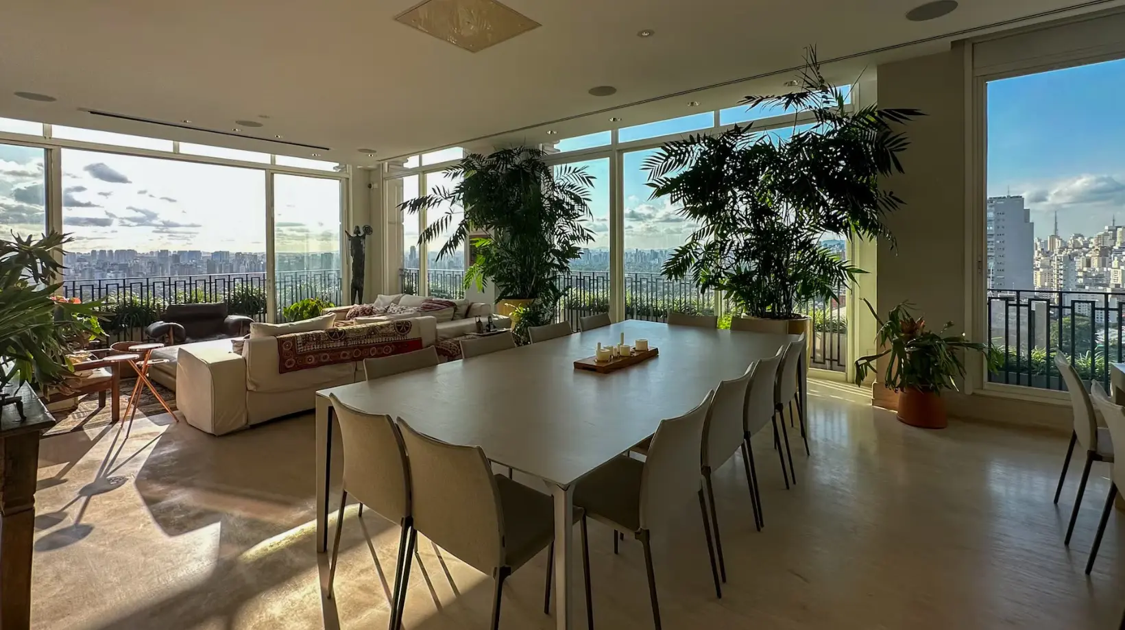 O Edifício Metropolitan possui uma cobertura de 1.000 m², com piscina, área externa, lazer privativo, varanda gourmet e churrasqueira | Foto: Divulgação/MBRAS