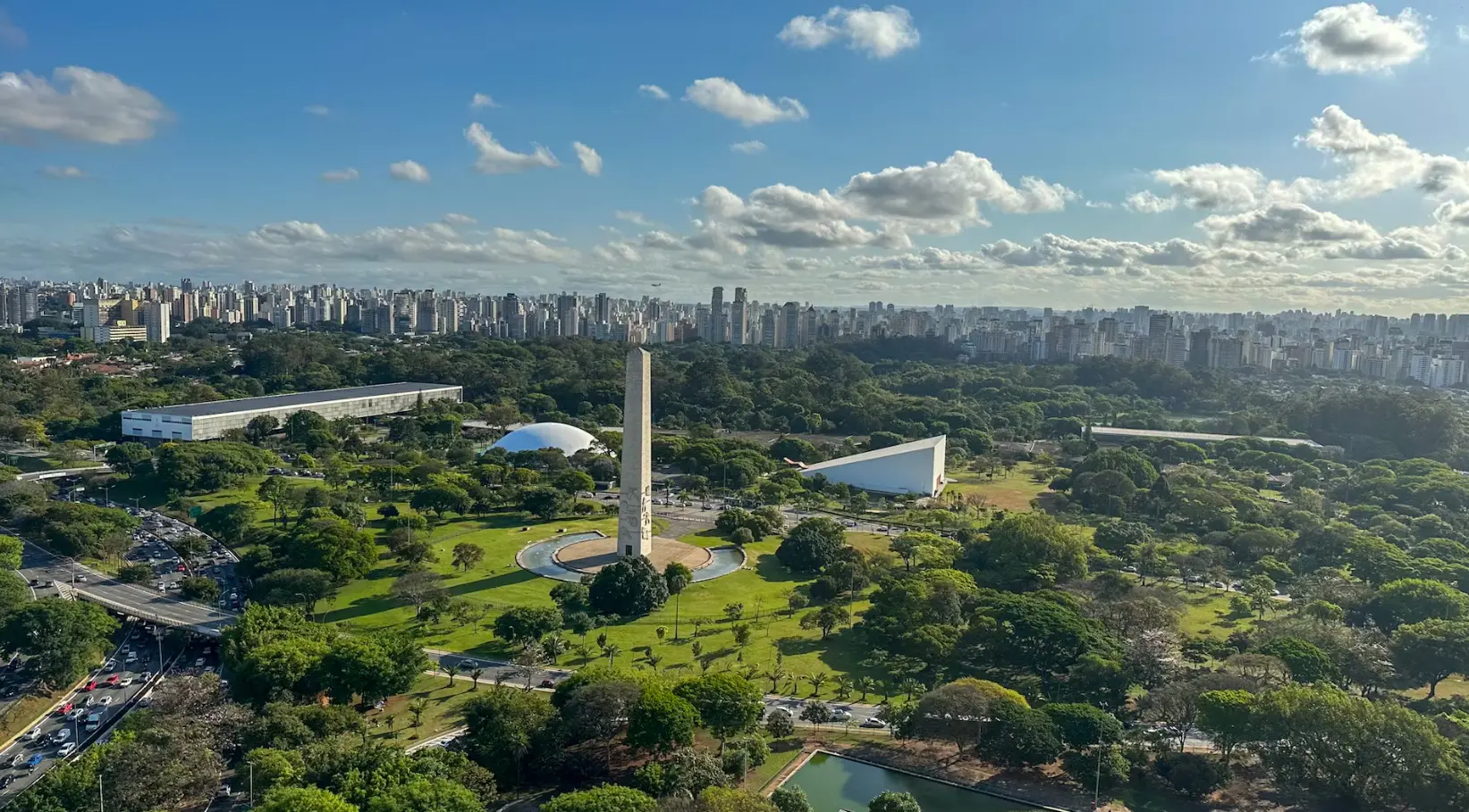 O Edifício Metropolitan possui uma cobertura de 1.000 m², com piscina, área externa, lazer privativo, varanda gourmet e churrasqueira | Foto: Divulgação/MBRAS