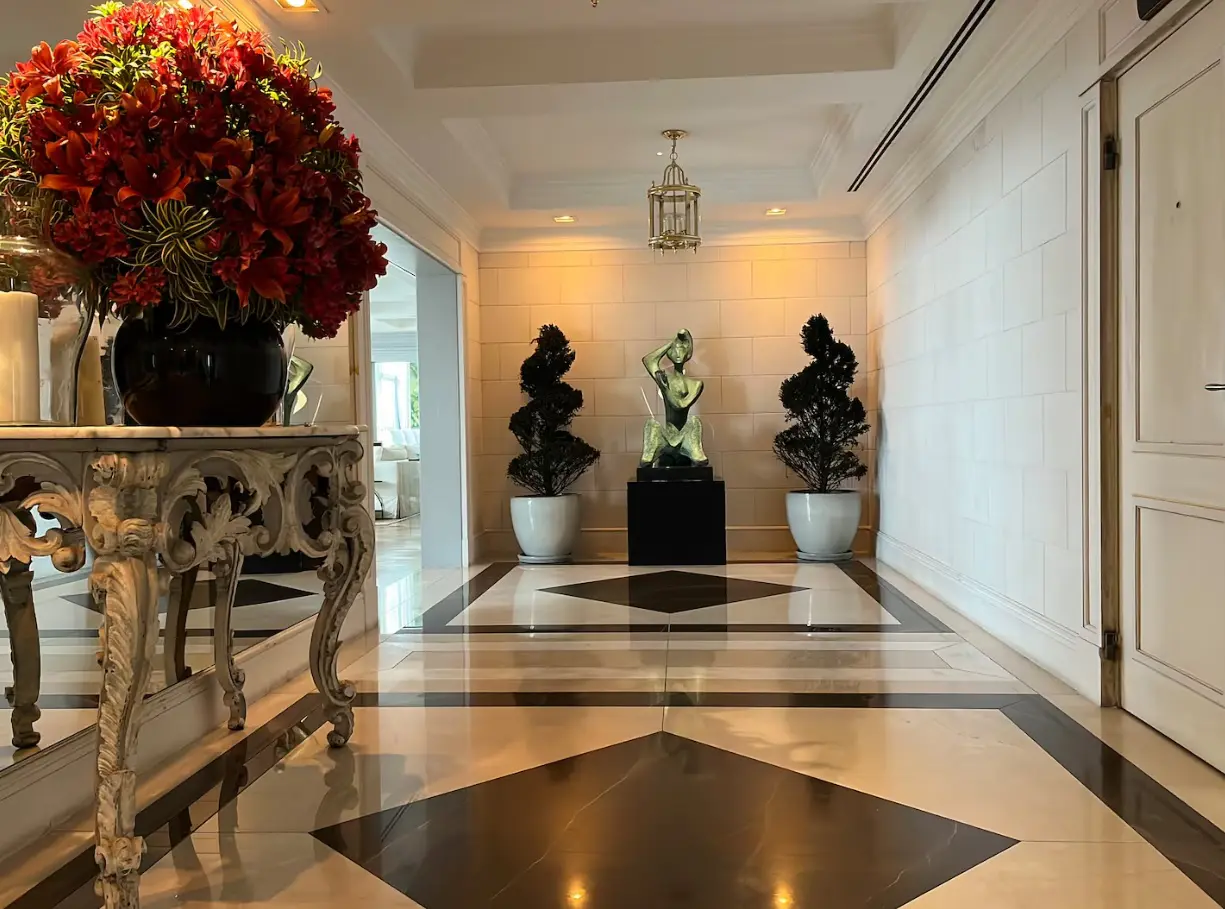 Com 1,8 mil m², o imóvel de Marcelo de Carvalho e Luciana Gimenez possui sete suítes de luxo e banheiros separados para homens e mulheres | Foto: Divulgação/MBRAS
